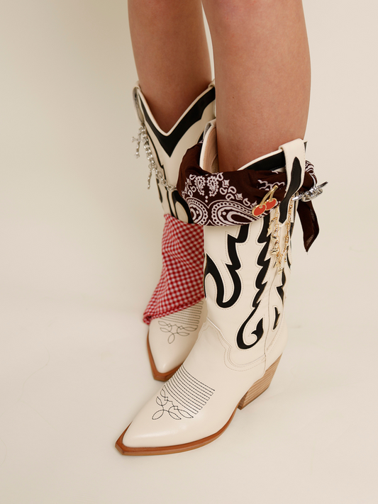 WALK ALL OVER YOU BOOT X WHITE