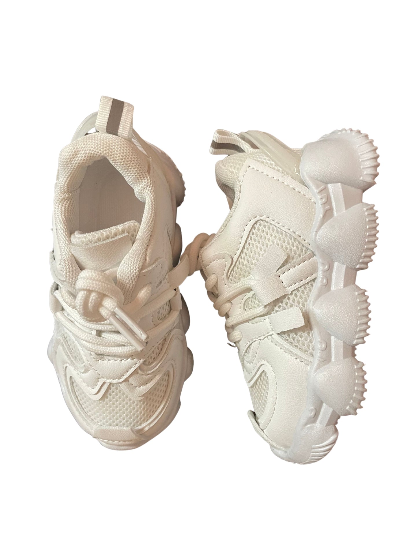 ON THE GO SNEAKER