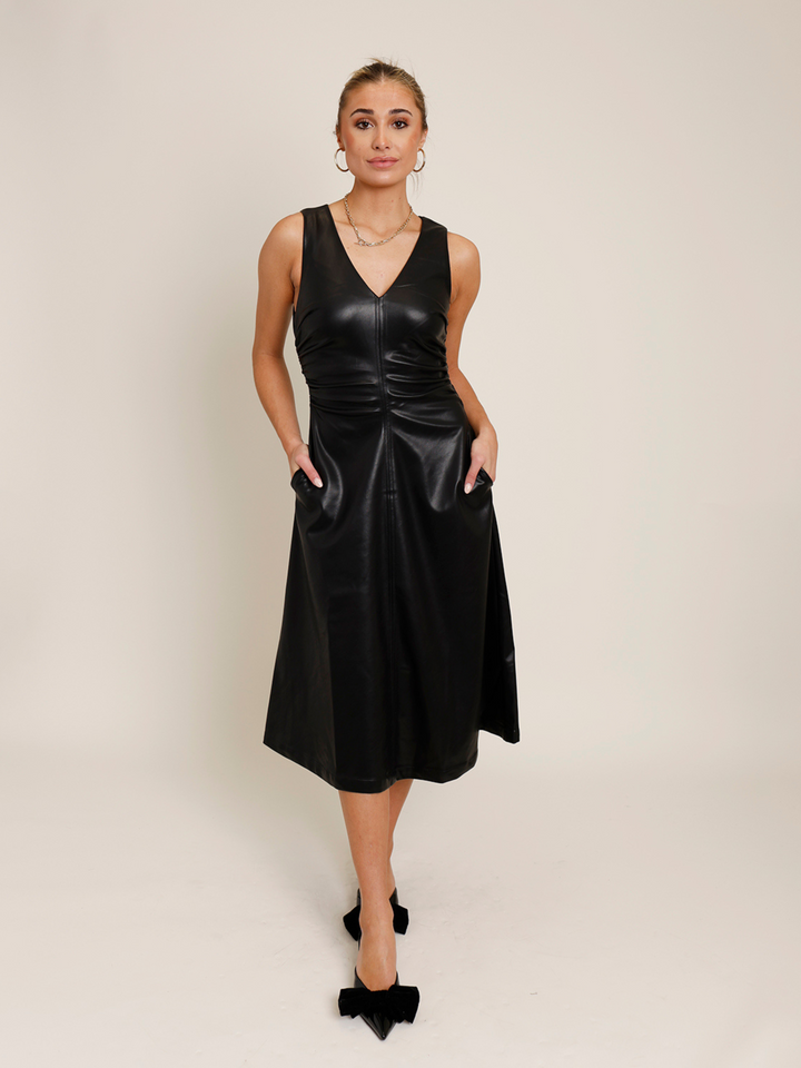 ASTR THE LABEL OMAIRA MIDI DRESS