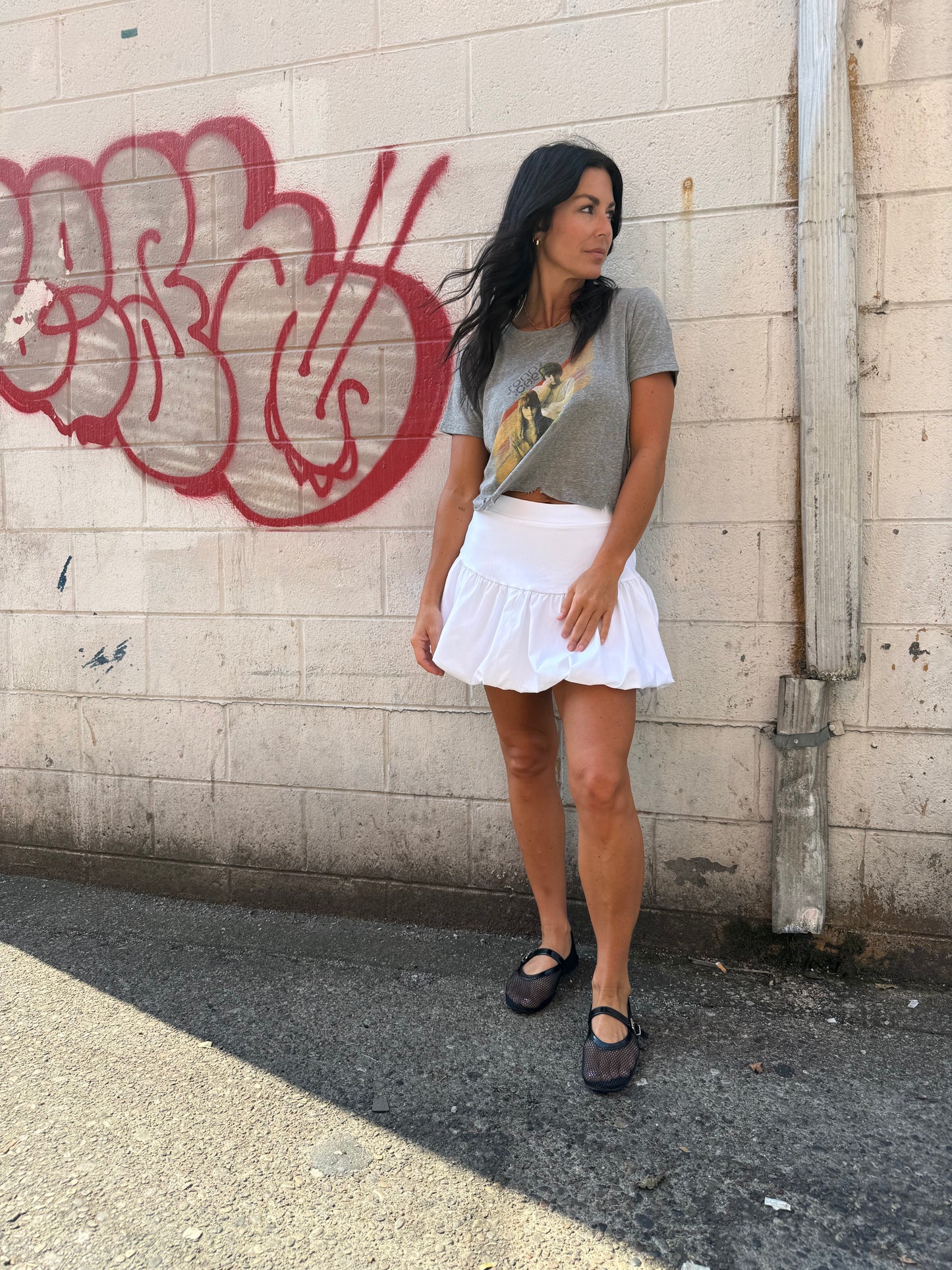 bubble skirt and graphic tee outfits