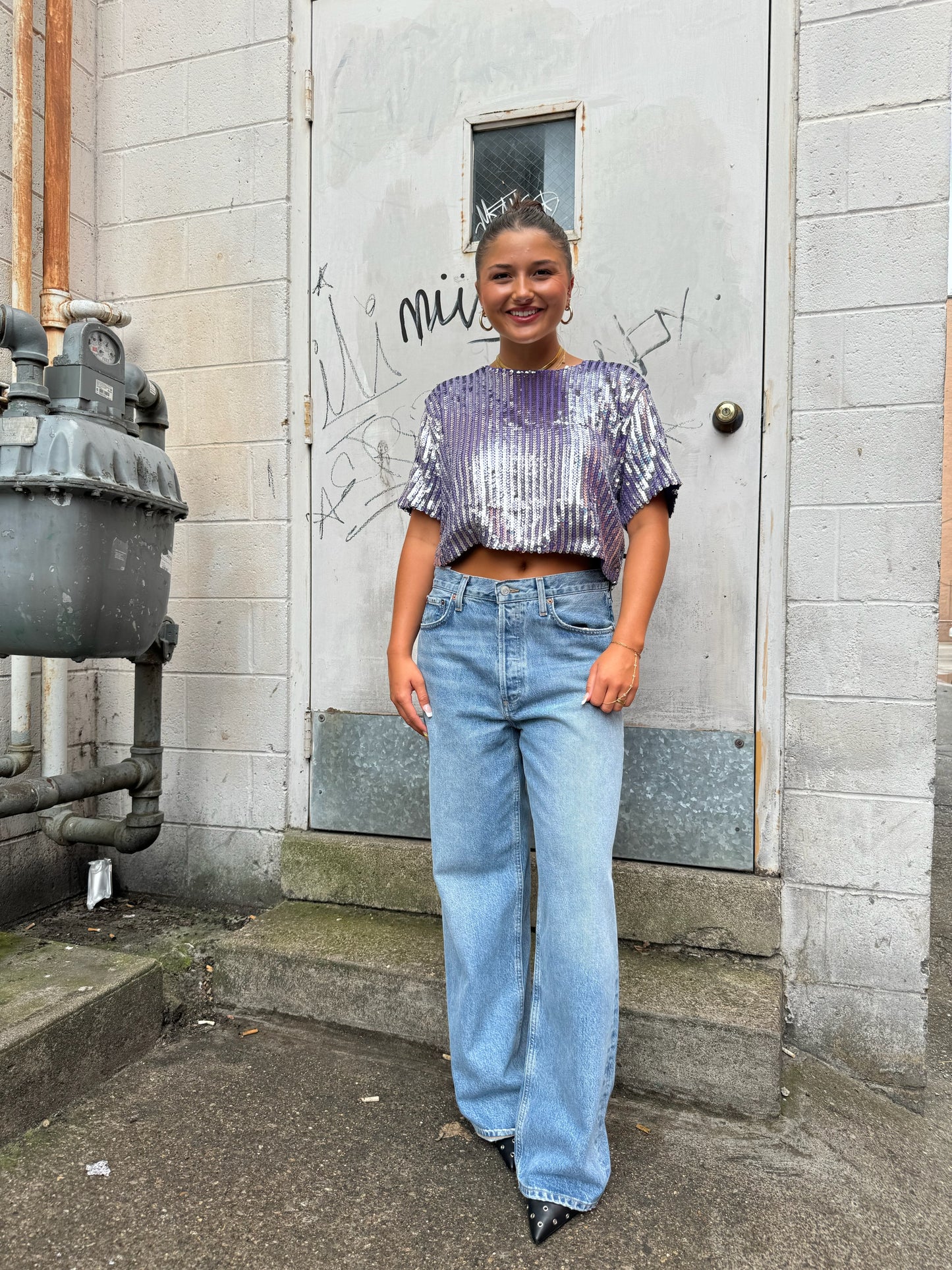 purple sequin tee and baggy jeans outfit 