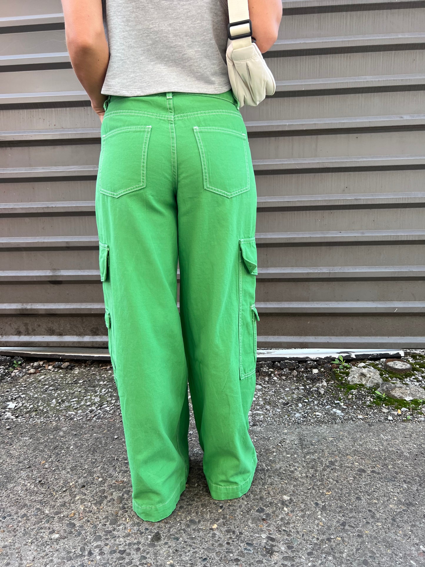 green exposed stitch cargo pants