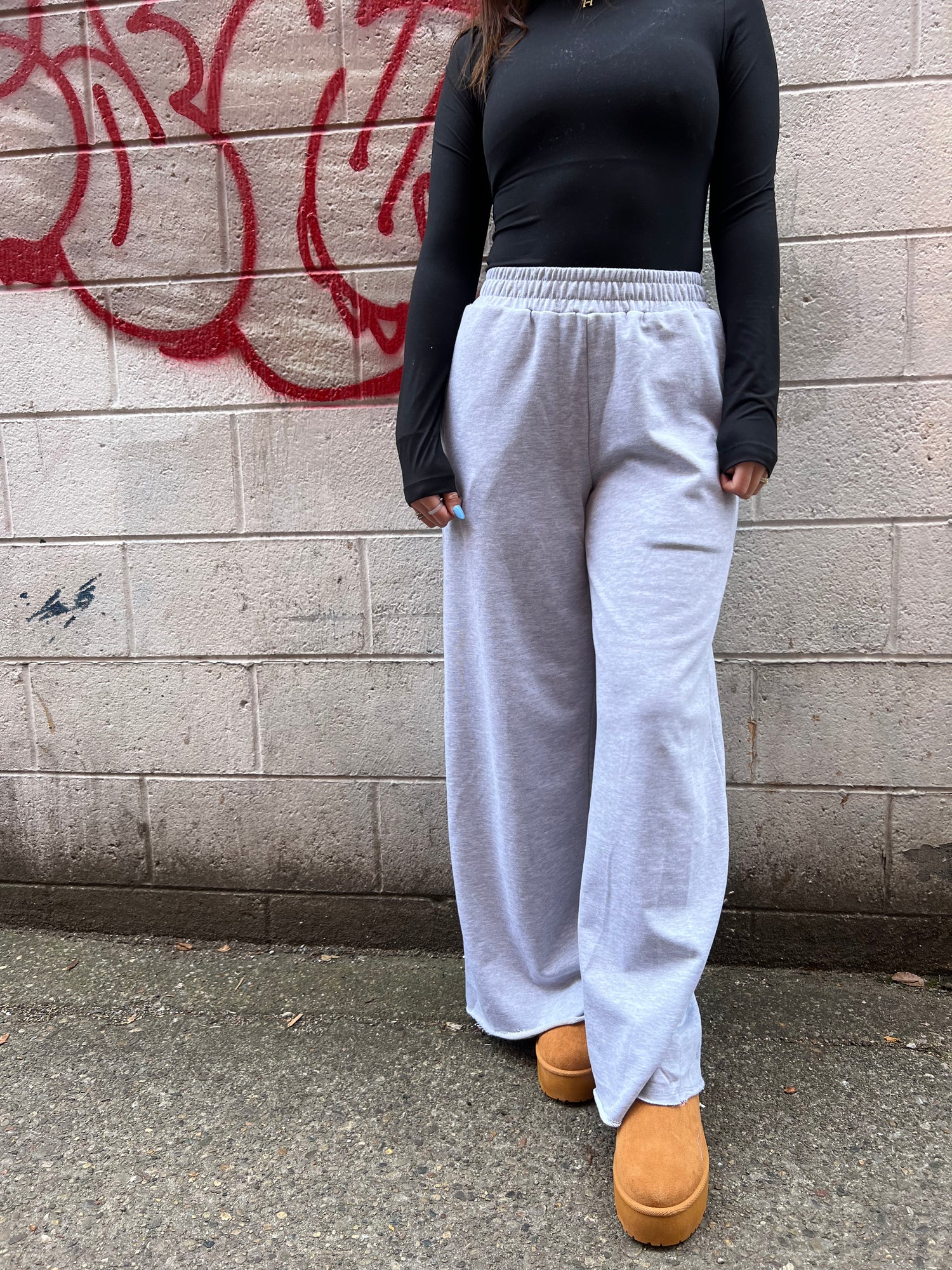gray wide leg sweatpants with pockets