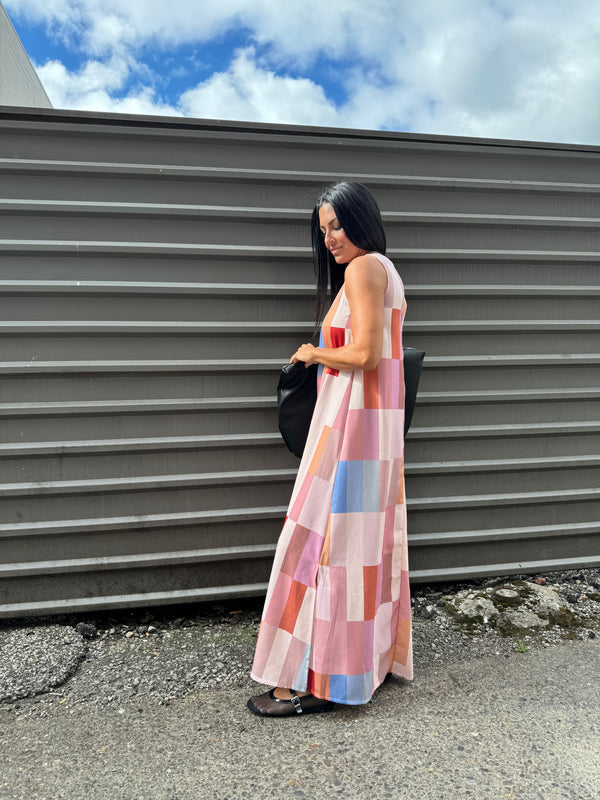 pink color block flowy maxi dress