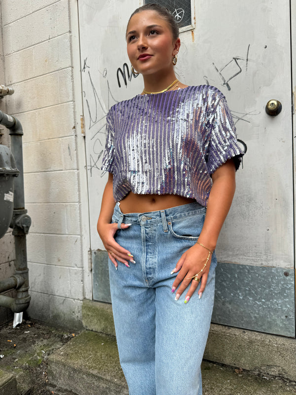 purple sequin tee and baggy jeans outfit 