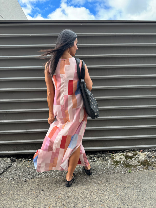 pink colorblock flowy maxi dress