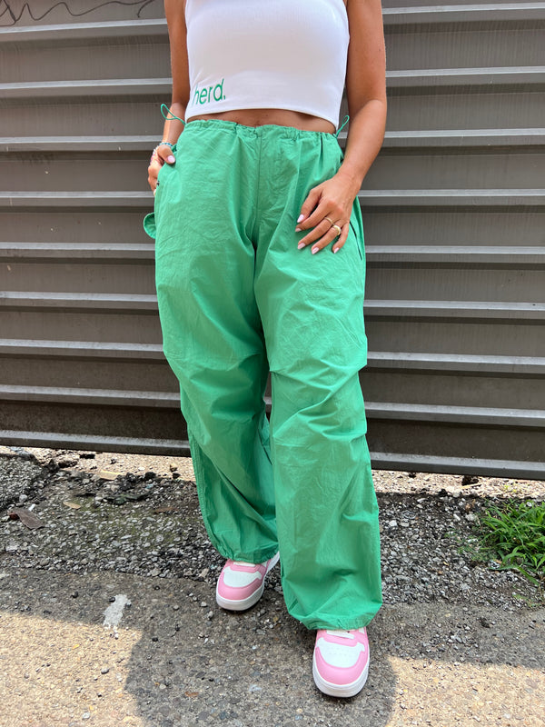 THE HIP EAGLE BOUTIQUE - green parachute cargo pants