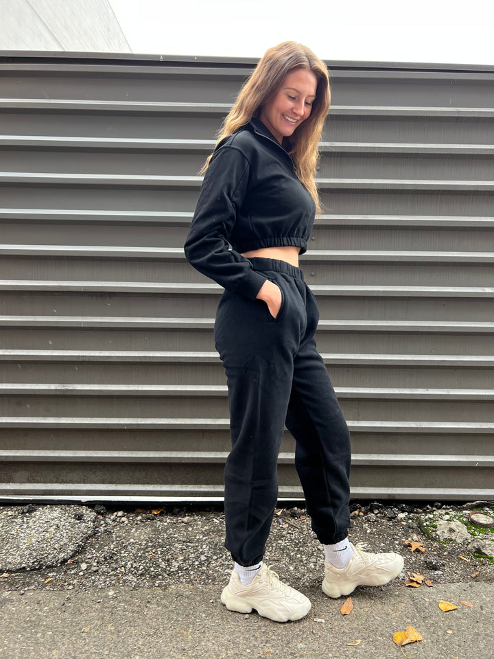 black athleisure matching set