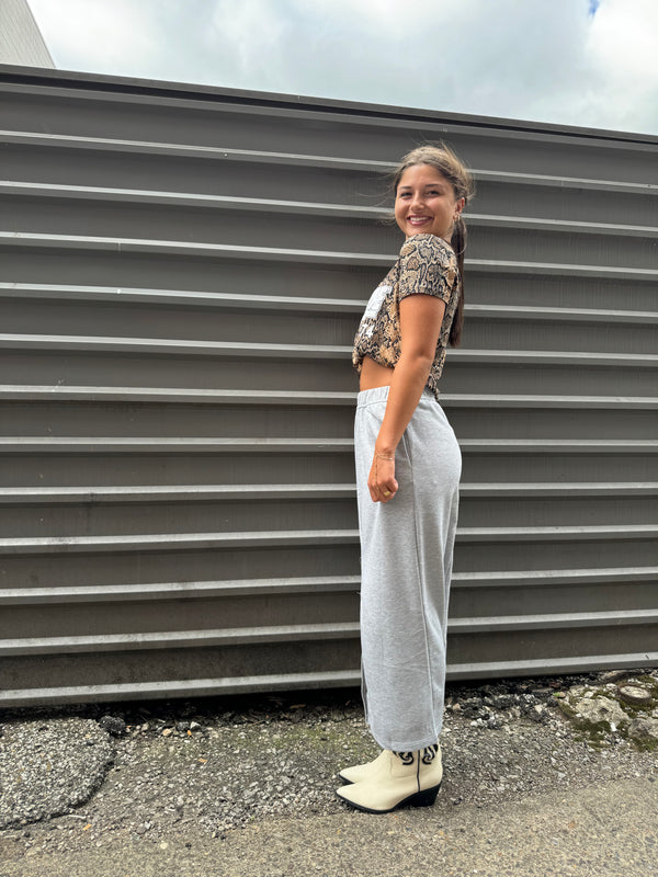 heather gray midi skirt outfits