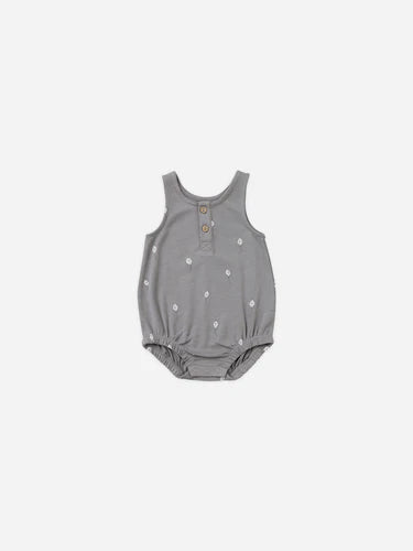 QUINCY MAE SLEEVELES BUBBLE ROMPER IN KITES