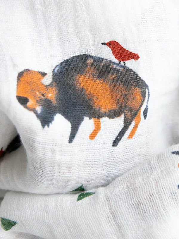 COTTON MUSLIN SWADDLE IN BISON - THE LITTLE EAGLE BOUTIQUE