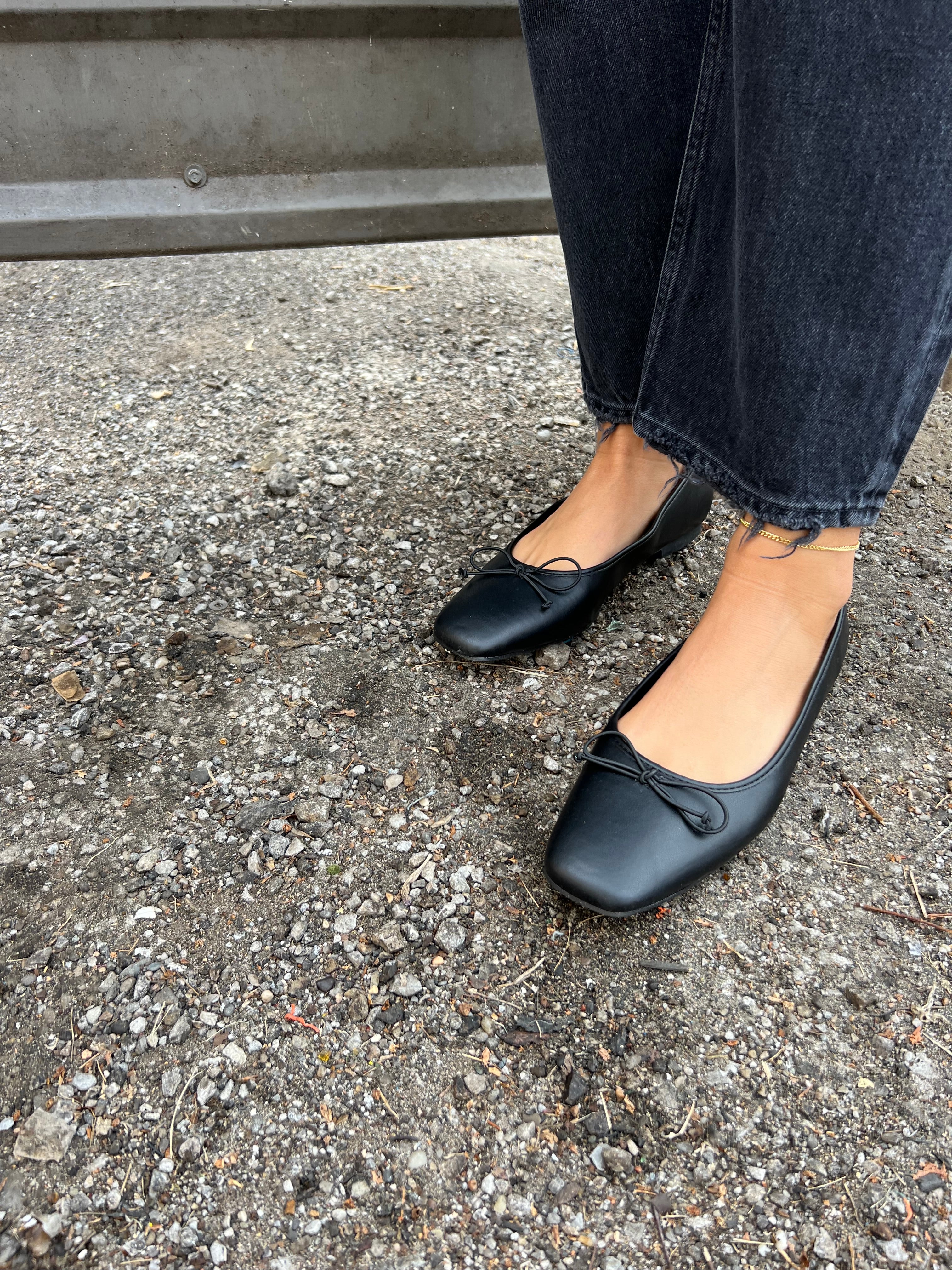 BILLINI DEBORAH BLACK FLAT SHOES - THE HIP EAGLE BOUTIQUE